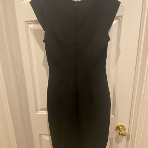 Absolutely stunning/sexy/classy/classic little black dress💃🏼 - Picture 6 of 8